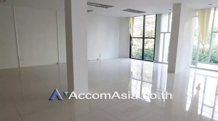  1  Office Space For Rent in sukhumvit ,Bangkok BTS Phrom Phong AA17079